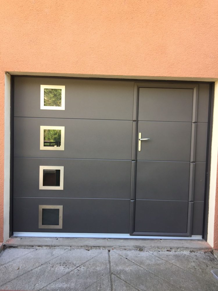 Pose d'une porte de garage à Limoges - design Fenêtre Limoges